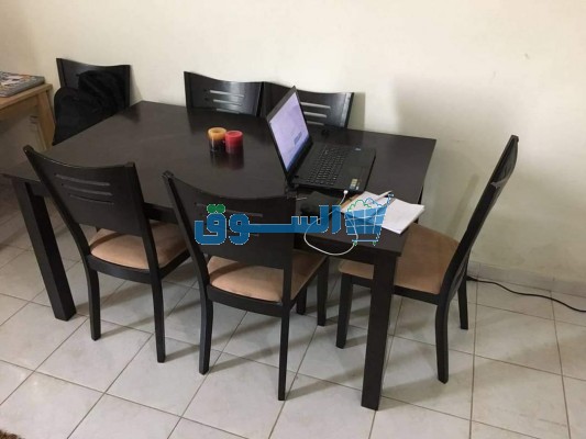 طاولة الأكل